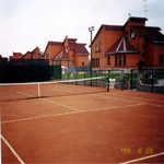 открытый теннисный корт